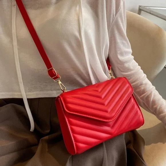 Luxe Vegan Leather Quilted Shoulder Crossbody Bag - Picture 4 of 12